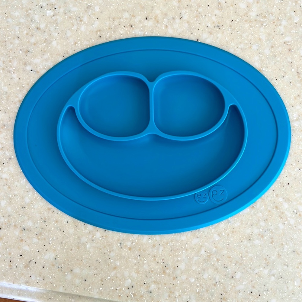 Blue Ezpz mini mat. Excellent condition.